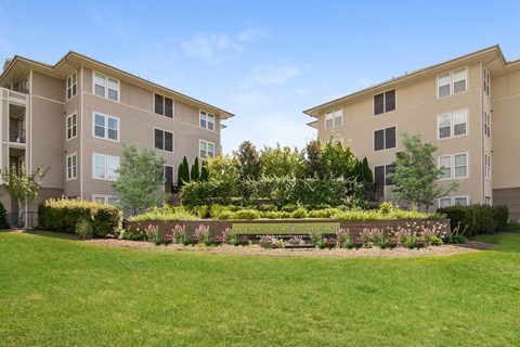 Alexander Village apartments Charlotte, NC 28262