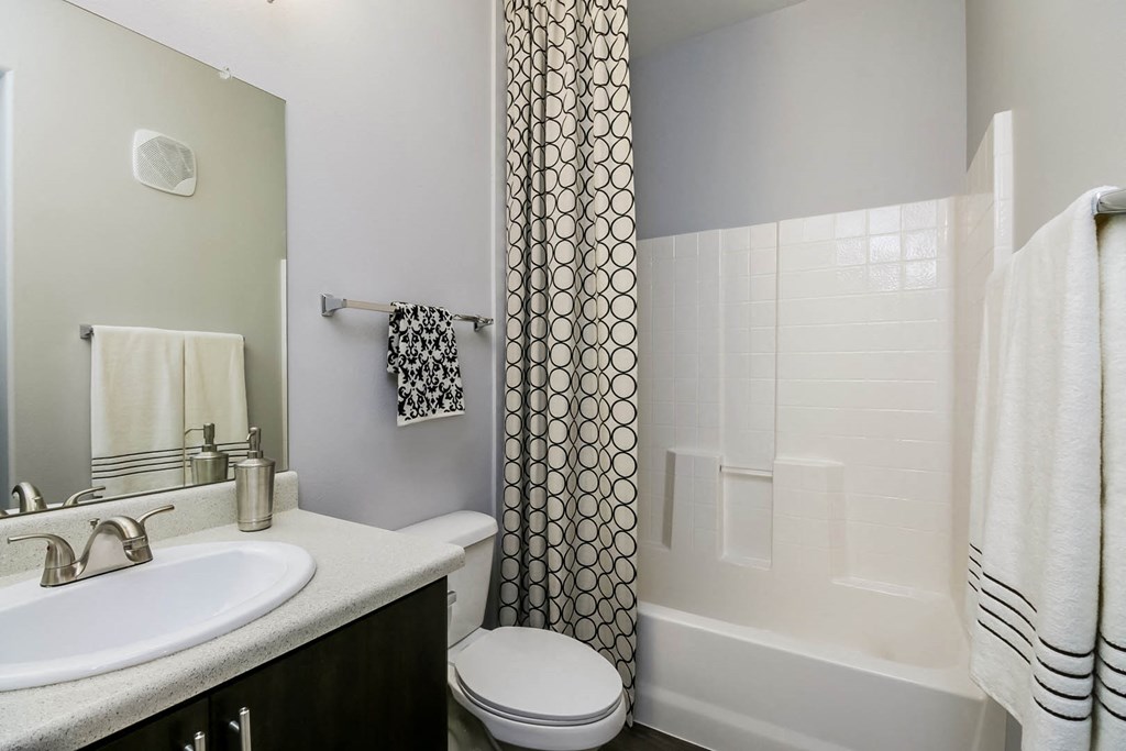Avora apartments bathroom