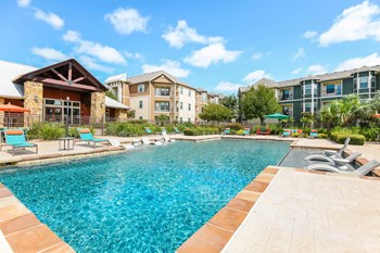 Boardwalk Med Center apartments pool with sundeck - Photo Gallery 4