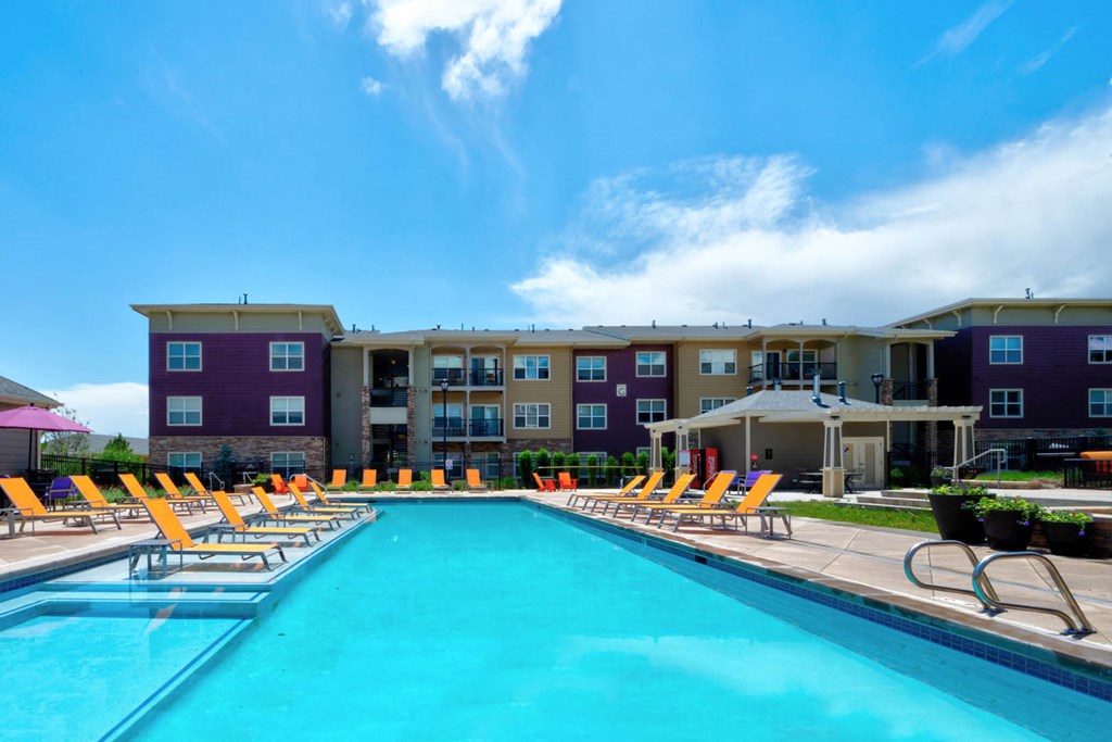 Carrick Bend luxury apartments swimming pool