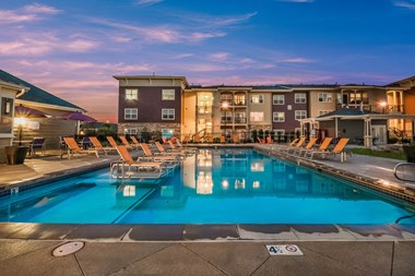 Carrick Bend luxury apartments swimming pool in Northglenn