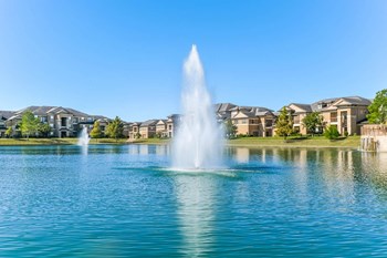 Falls at Copper Lake lakeside apartments in Houston - Photo Gallery 3