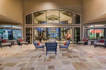 Falls at Eagle Creek apartments lounging area - Photo Gallery 6