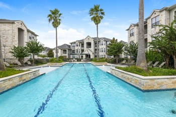 Falls at Eagle Creek apartments swimming pool - Photo Gallery 4