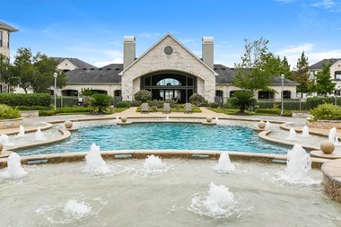 Falls at Eagle Creek apartments swimming pool