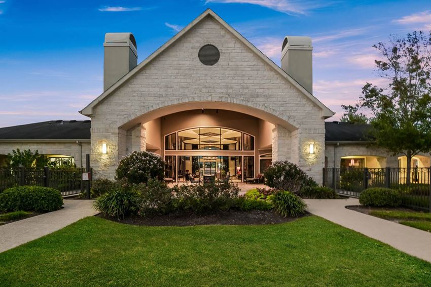 Falls At Eagle Creek Apartments, 9702 N Sam Houston Pkwy, Humble, TX