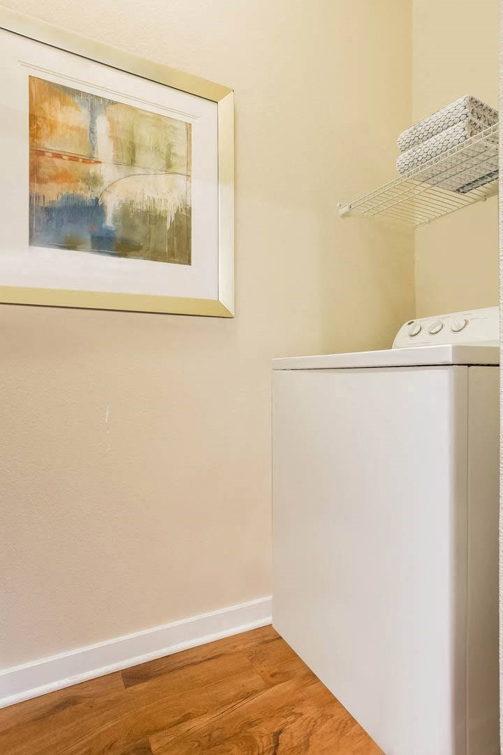 Reserves at Alafaya apartments laundry room