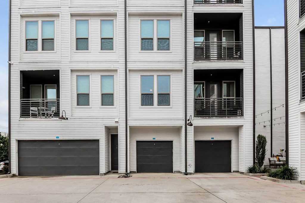 The Callie apartments with garages in Dallas, TX