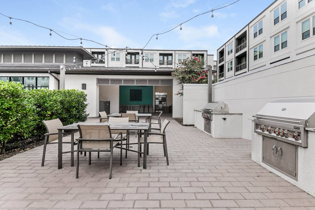 The Callie apartments outdoor grilling and al fresco-style dining area