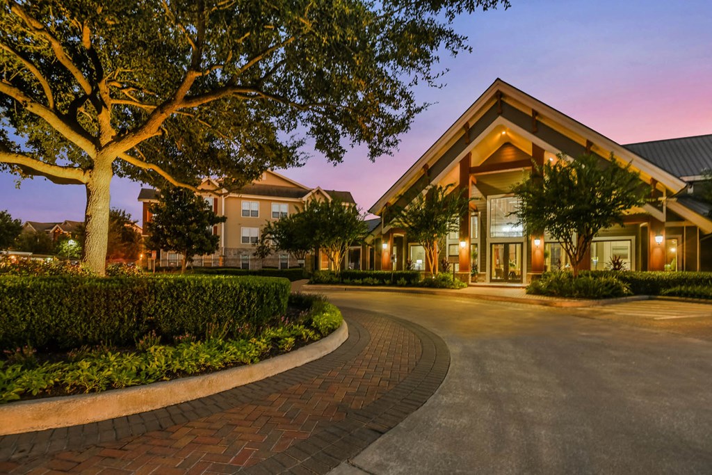 Yorktown Crossing apartments in Houston