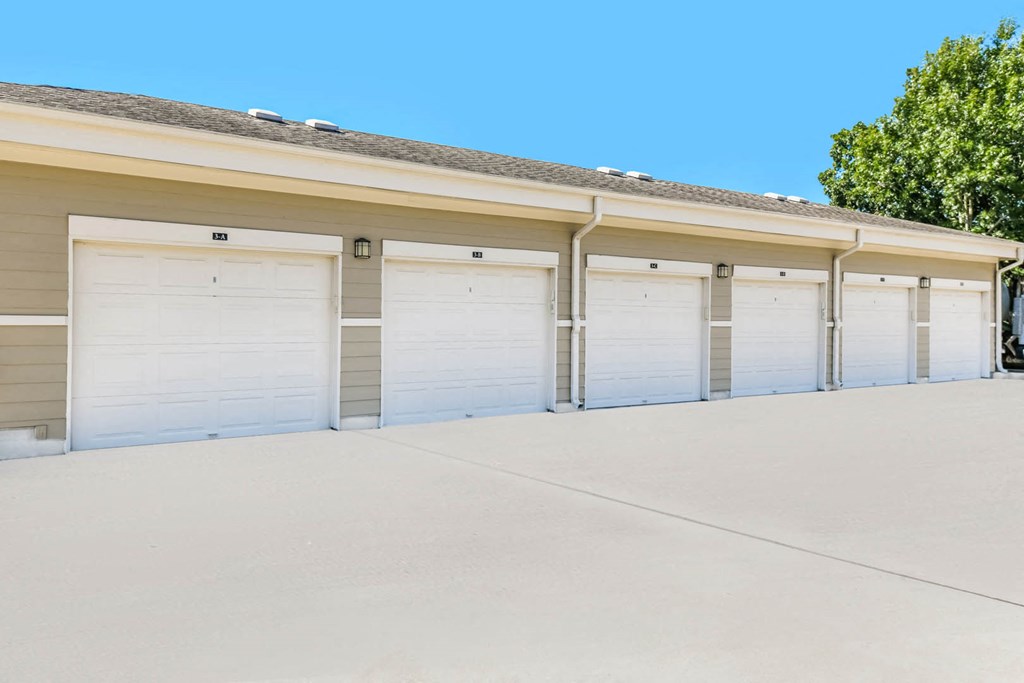 Yorktown Crossing apartments garages