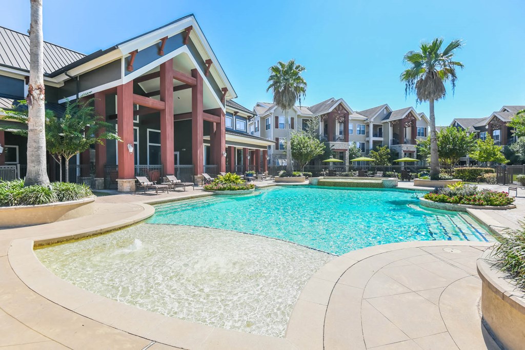 Yorktown Crossing apartments Houston, TX swimming pool