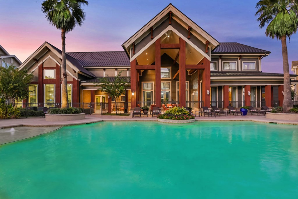 Yorktown Crossing apartments in Houston, TX swimming pool