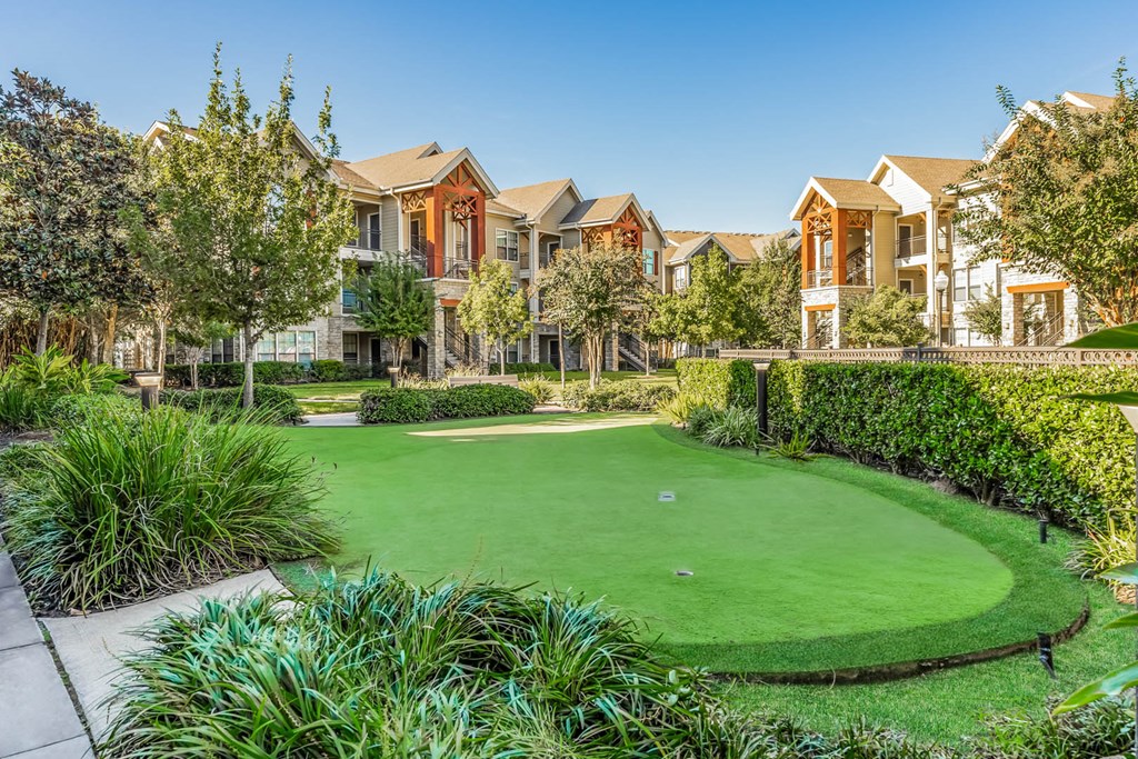 Yorktown Crossing apartments putting green amenity area