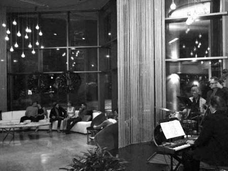 Outdoor Dining And Entertainment Area at Met Lofts, Los Angeles, CA