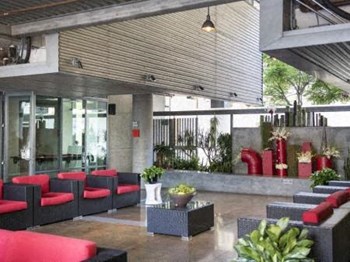 Outdoor Dining And Entertainment Area Outdoor Dining And Entertainment Area at Met Lofts, Los Angeles, California - Photo Gallery 5