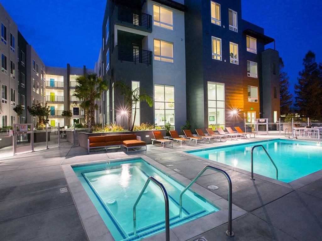Hot Tub And Swimming Pool at Aire, California