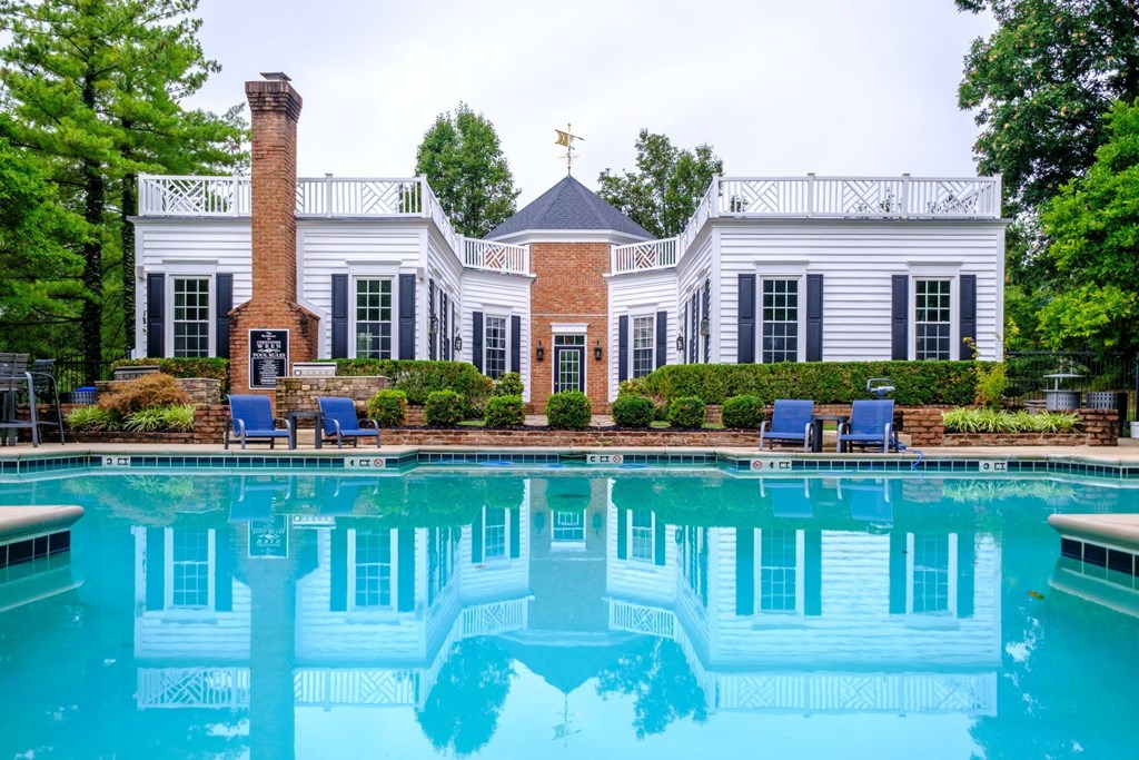 The Residence at Christopher Wren apartments swimming pool