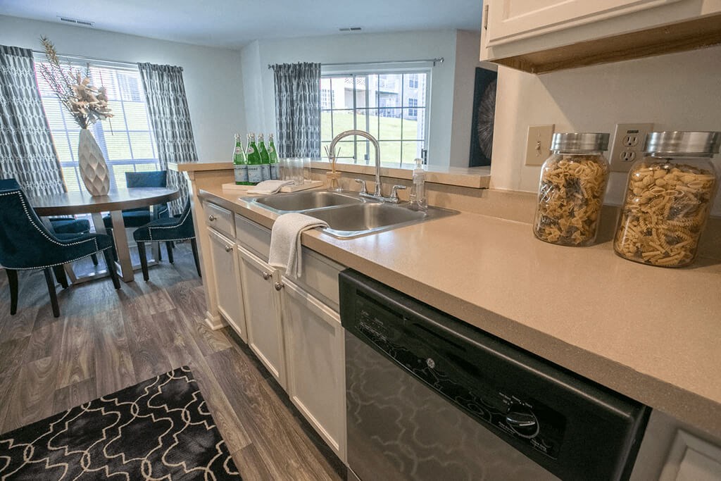 Dining Room at The Residence at Christopher Wren Apartments, Ohio