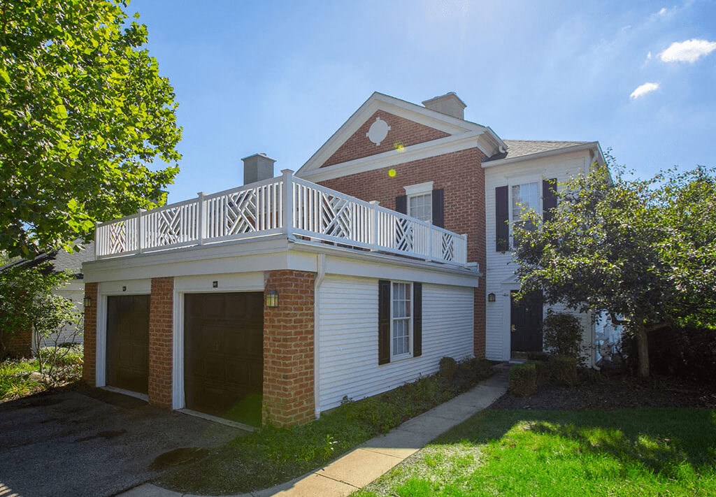 Exterior View at The Residence at Christopher Wren Apartments, Columbus, 43230