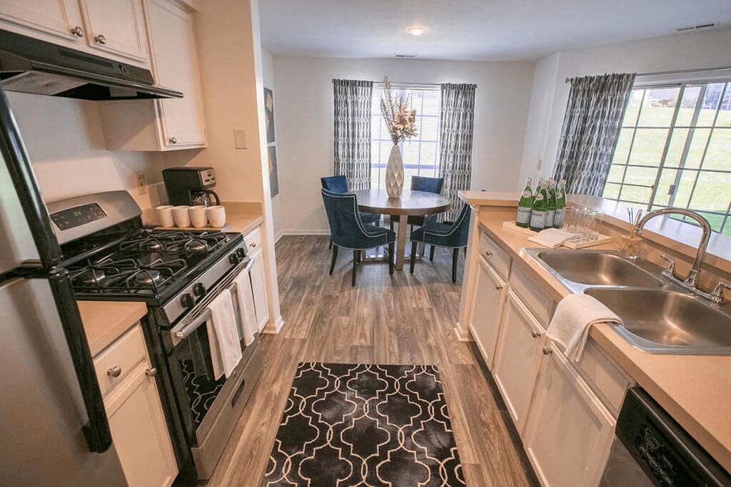 Kitchen Appliances at The Residence at Christopher Wren Apartments, Columbus, 43230