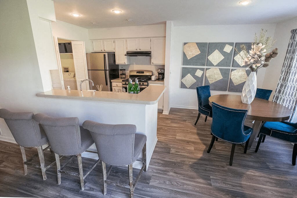 Kitchen With Dining at The Residence at Christopher Wren Apartments, Columbus, OH, 43230