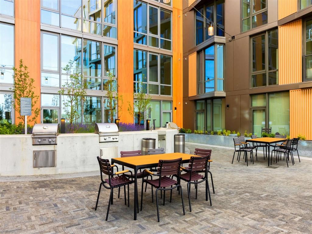 RiverPoint apartments outdoor grilling and al fresco dining