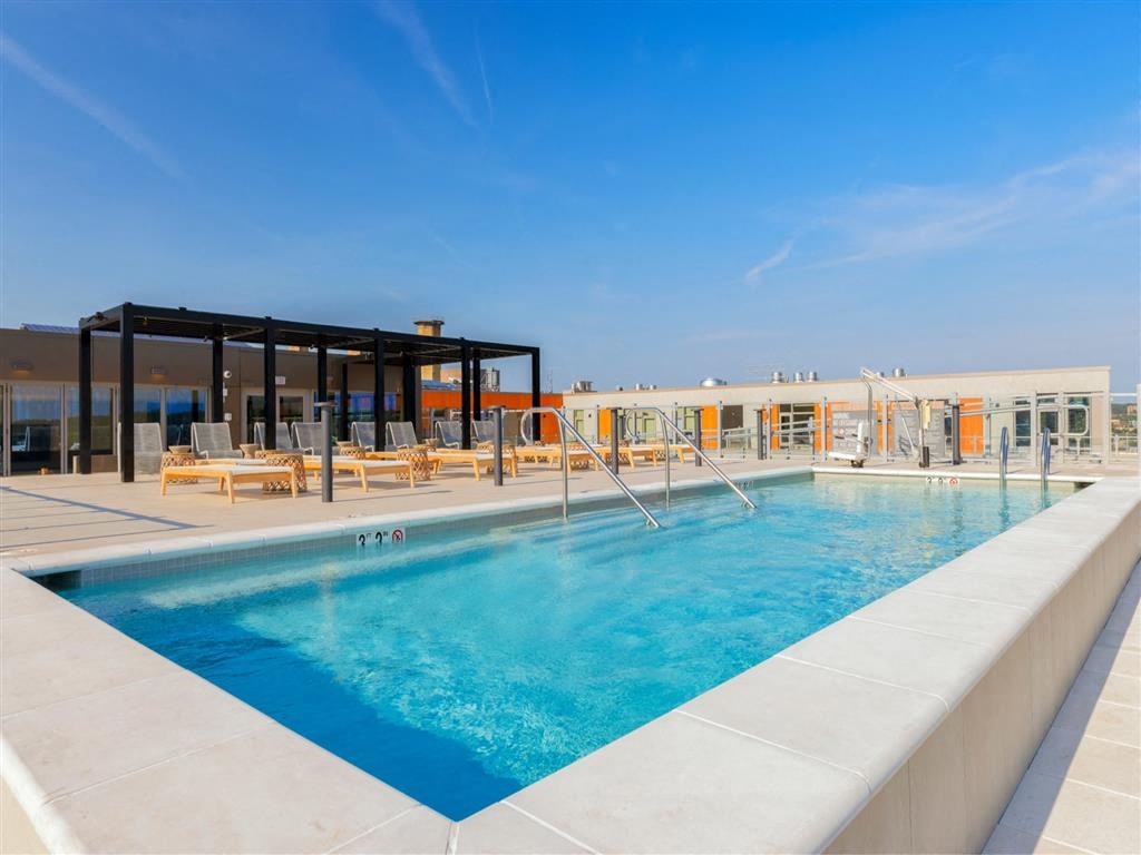 RiverPoint apartments swimming pool