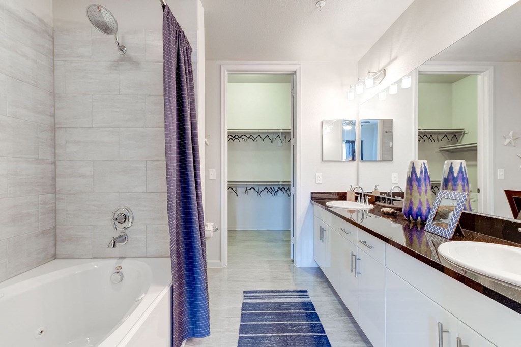 Luxury Bathrooms at McKinney Square, McKinney, TX, 75070