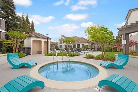 A pool with a fountain in the middle of it.