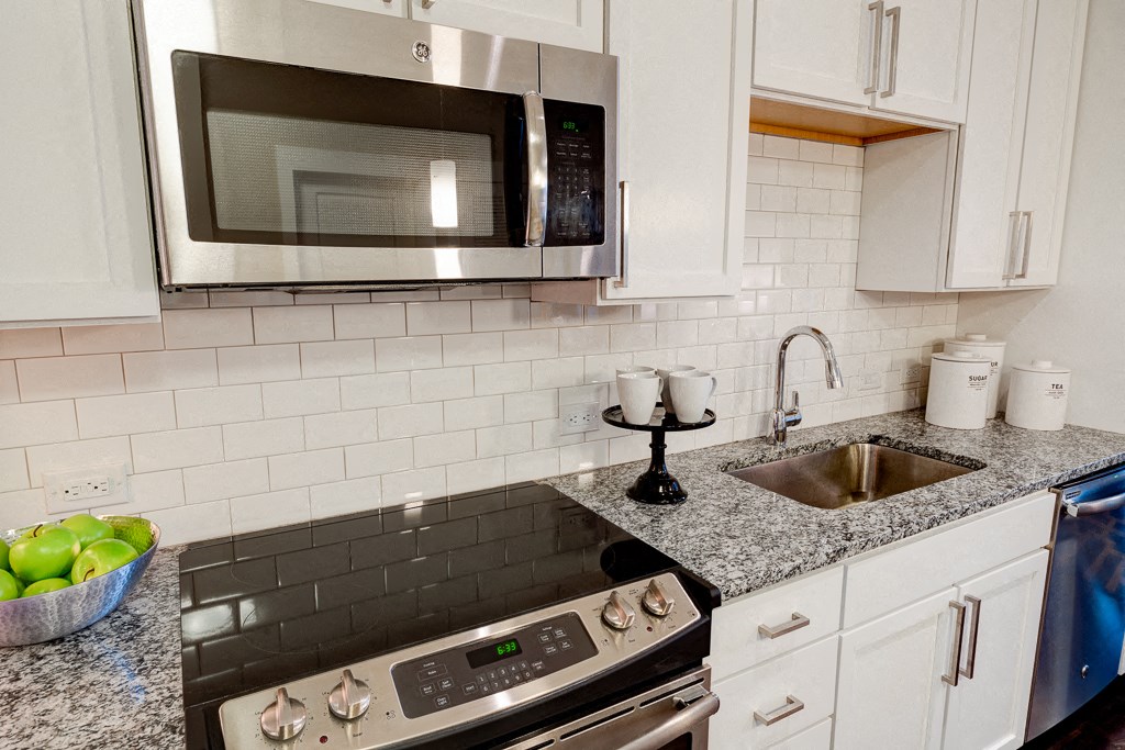 kitchen with tile backsplash at Berkshire Dilworth, Charlotte, 28204