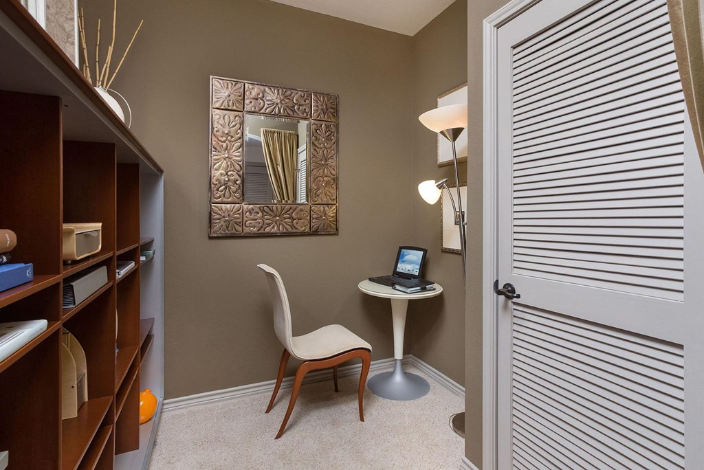 Study / Den at Estancia Townhomes, Texas, 75248