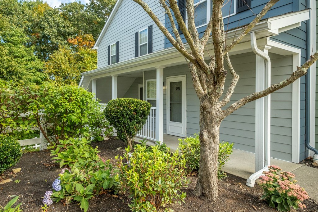 Ellington Metro West exterior view