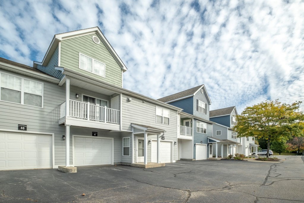 Ellington Metro West apartments with garages