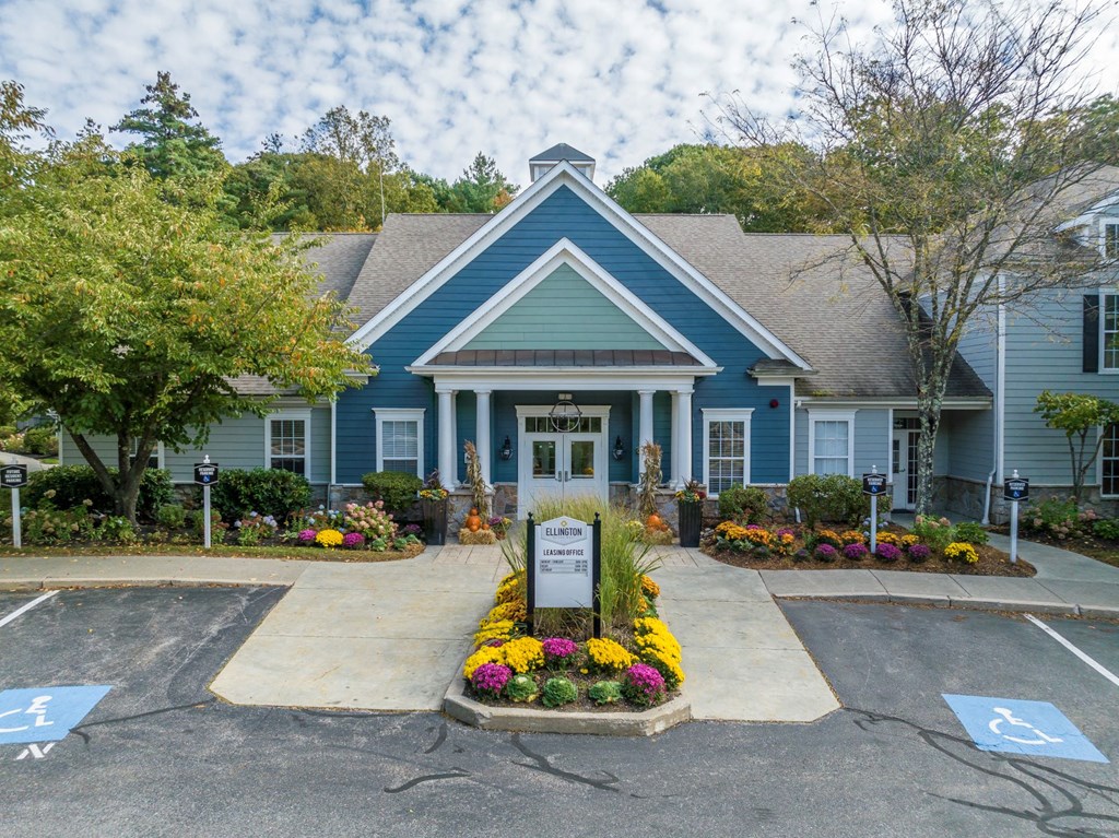 Ellington Metro West apartments