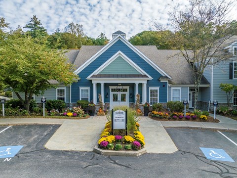 Ellington Metro West apartments