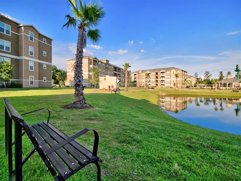 Sitting area in park at Retreat at Magnolia, Magnolia, TX, 77354
