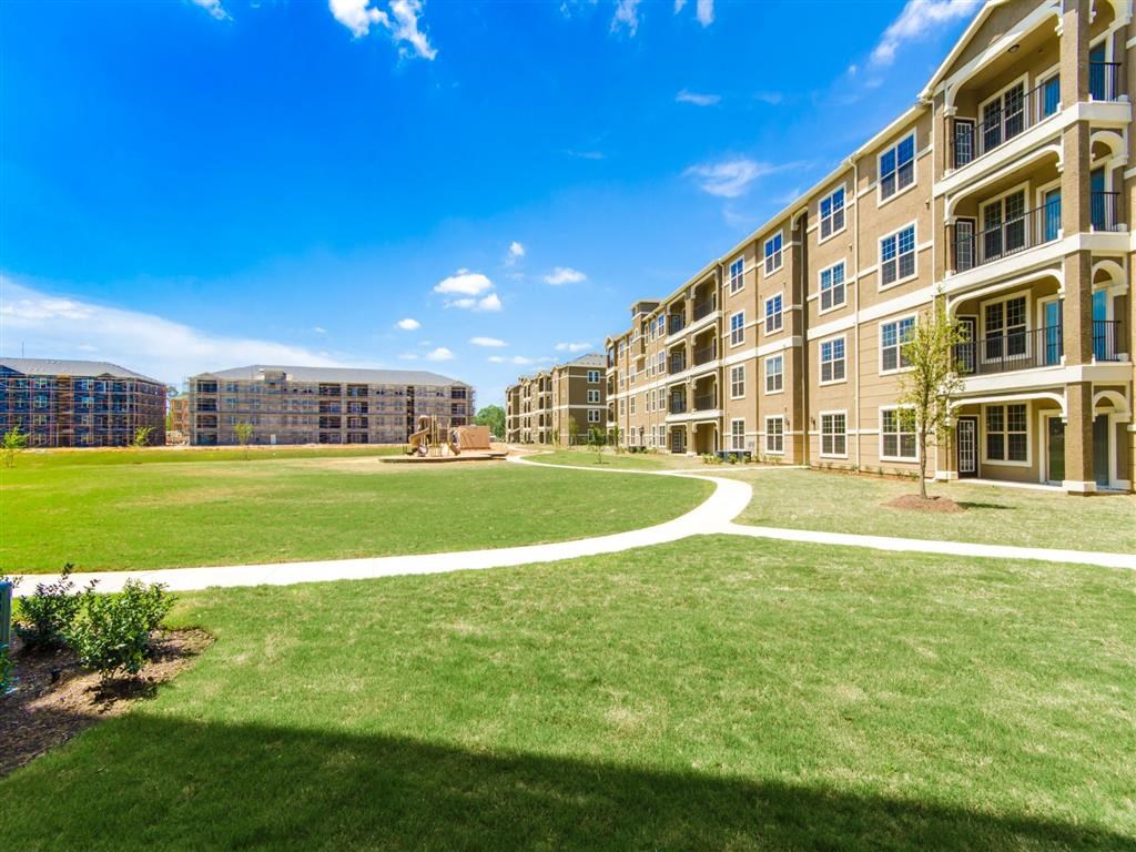 Lawn at Retreat at Magnolia, Magnolia, Texas