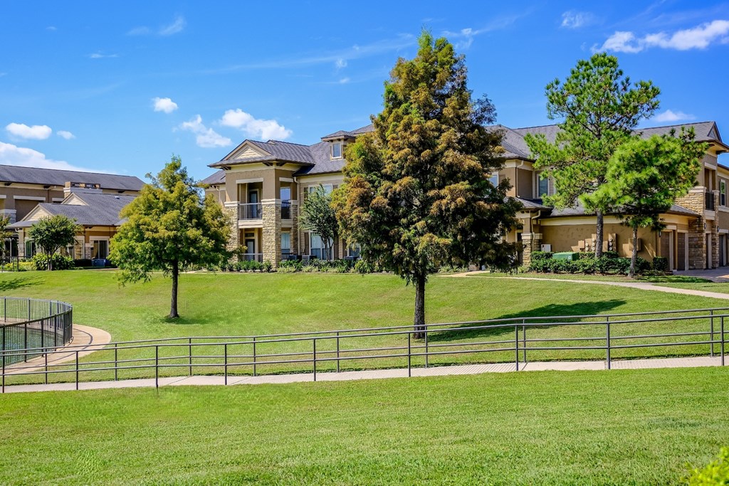 greenspace at The Falls at Copper Lake apartments