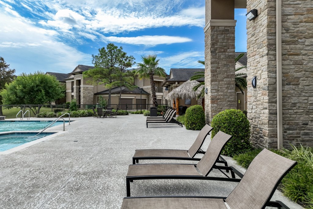 sundeck at The Falls at Copper Lake apartments