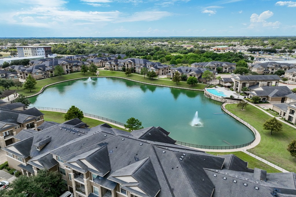 lakeside Houston apartments at The Falls at Copper Lake