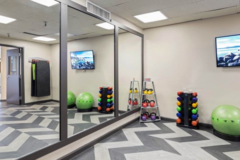 Fitness Studio at Saw Mill Village Apartments, Ohio, 43235