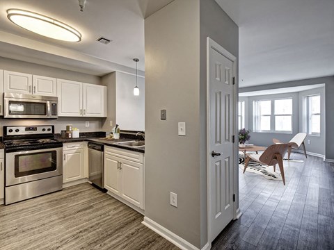 1 and 2 Bedroom Apartments with New Kitchen and Bay Window in Quincy MA. HighPoint Apartment