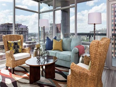 Open Concept Living with Floor to Ceiling Windows and Chicago City Views, 805 N. Lasalle Drive, Chicago, IL. 60610