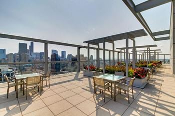 Rooftop Alfresco Dining and Garden Trellis with City Views-805 n. Lasalle Drive-Eight O Five Apartments