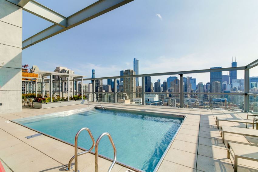 Eight O Five Apartments Rooftop Pool with a City View Eight O Five Apartments Rooftop Pool with a City View at 805 N. Lasalle, Chicago - Photo Gallery