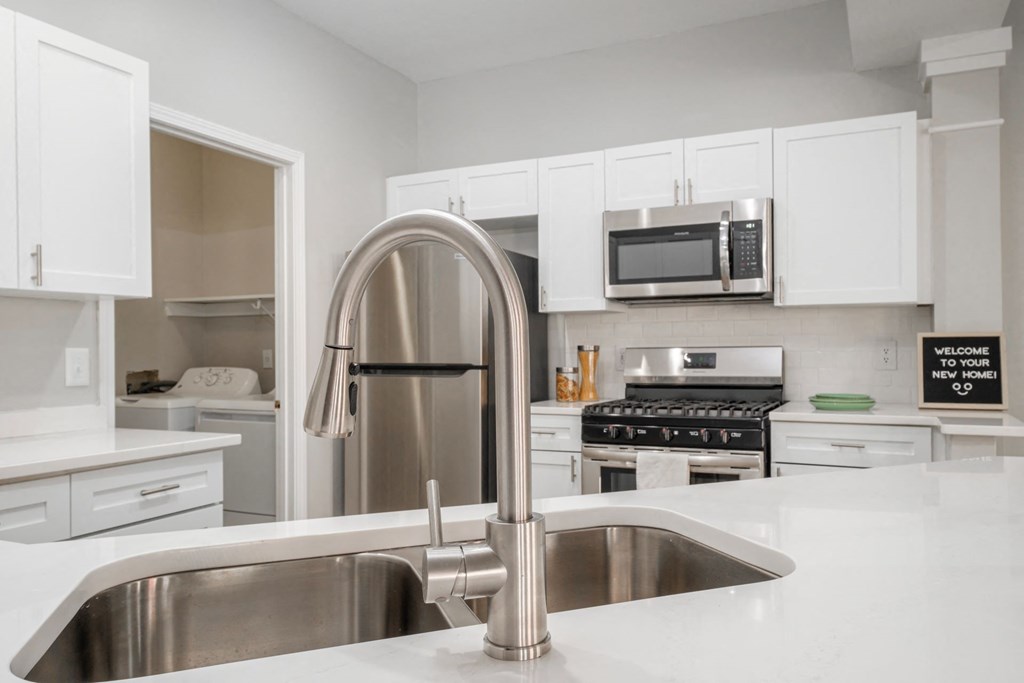 Kensington Grove apartments kitchen with white cabinets