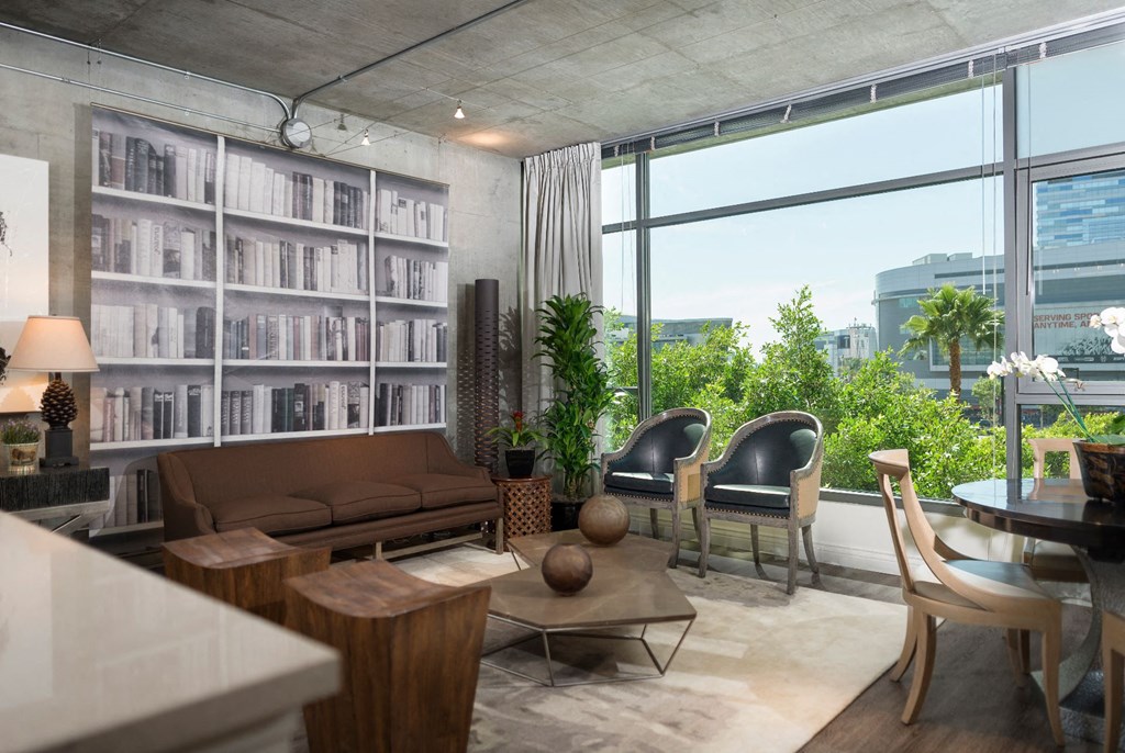 Expansive 10 To 14 Ft Ceilings at Met Lofts, Los Angeles