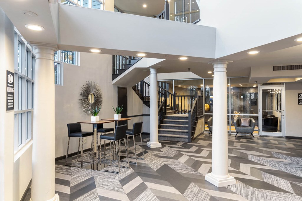 Social Lounge at Saw Mill Village Apartments, Ohio