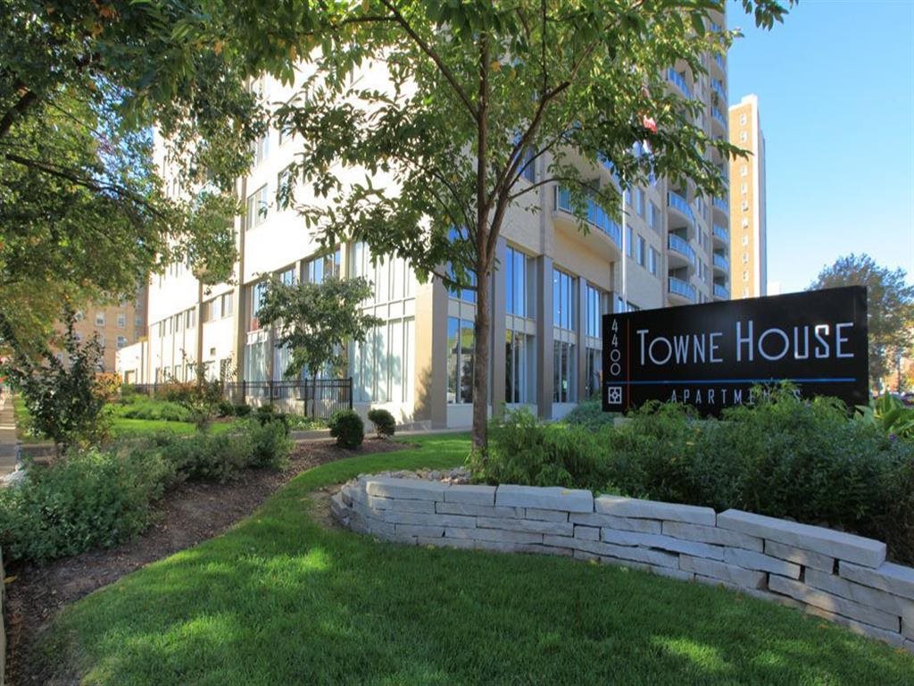 Exteriors- Green Space Signage at Towne House, St. Louis, MO, 63108